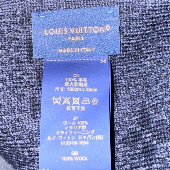Louis Vuitton Monogram Scarf - Picture 4 of 7